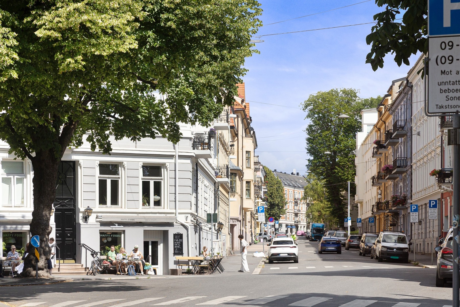 I nær omkrets fra boligen kan du finne spennende restaurantopplevelser og koselige kaféer. Galleribilde