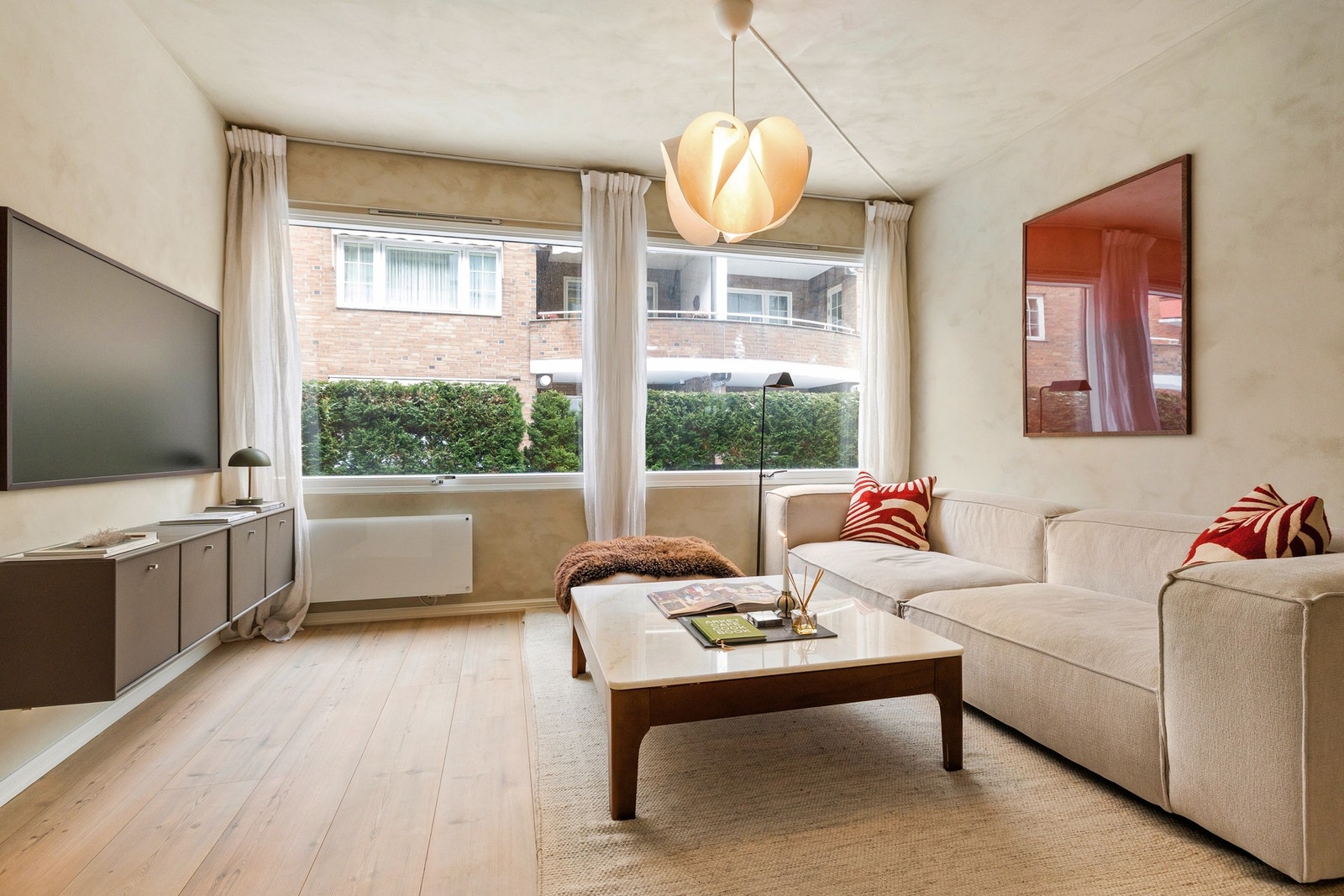 Her får du en smart planløsning med luftig og sosial atmosfære. Galleribilde