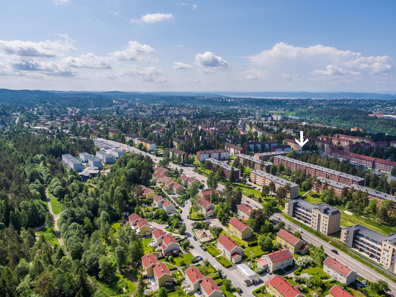 Leiligheten ligger i et etablert og attraktivt boligområde på Oppsal/Trasop, med umiddelbar nærhet til populære Østmarka. Galleribilde