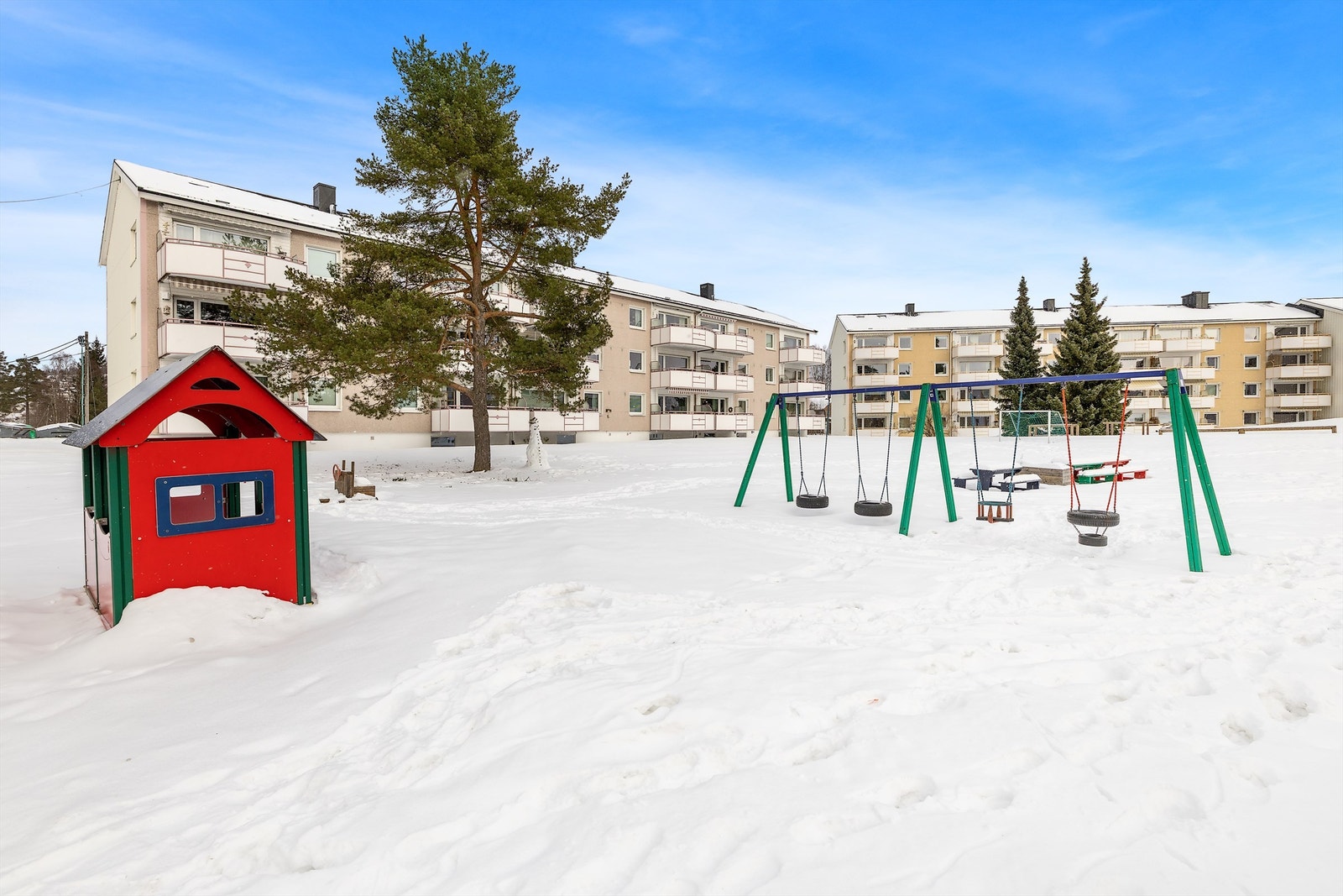 Borettslaget har barnevennlige fellesarealer med lekeplass, ideelt for familier. Galleribilde