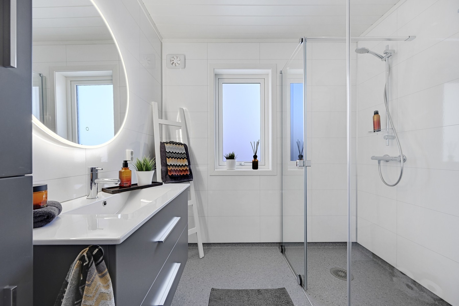 Svært innbydende med ekstra stor dusjnisje Galleribilde