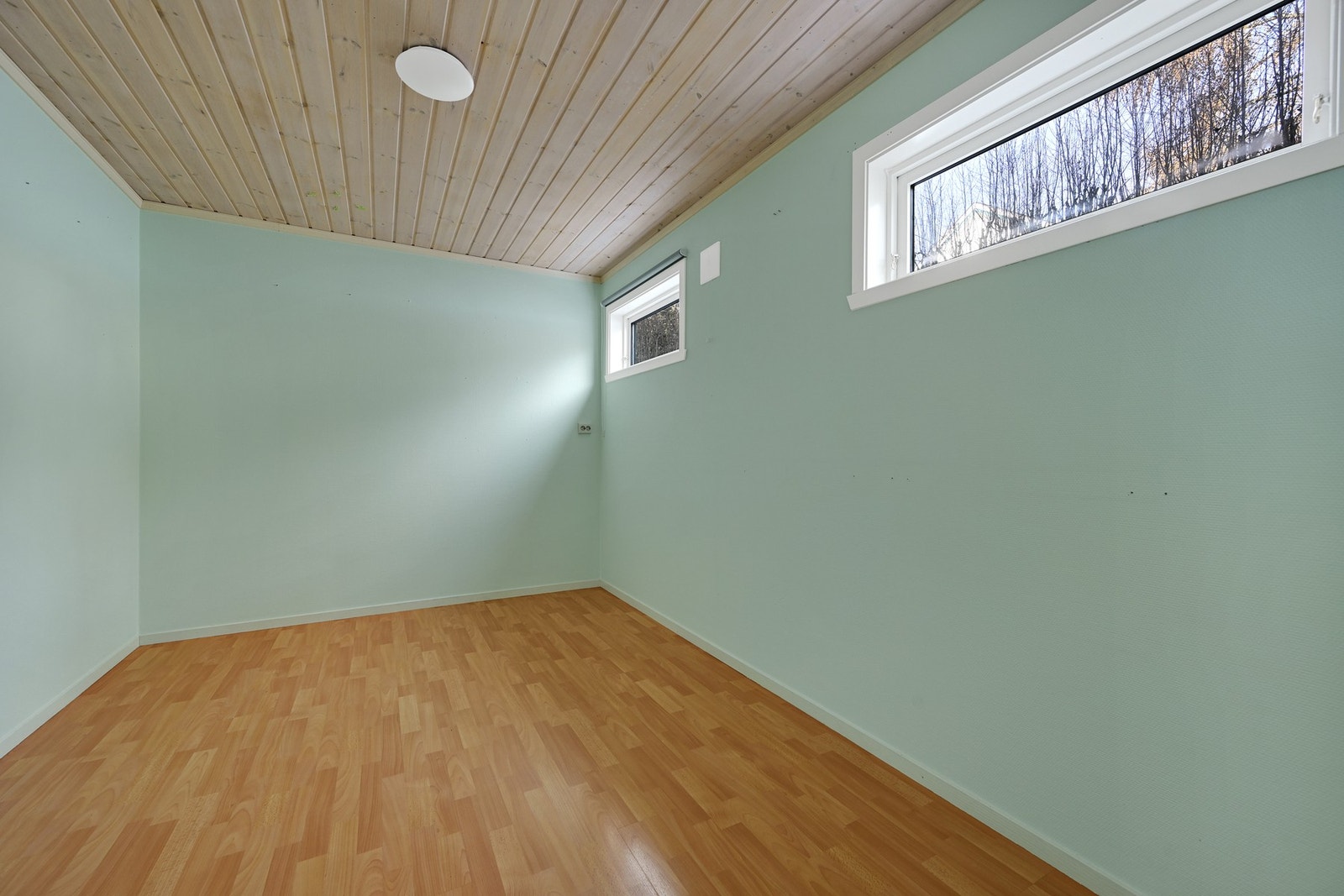 Bra med lagringsplass i dette rommet og ytterligere 2 store boder Galleribilde