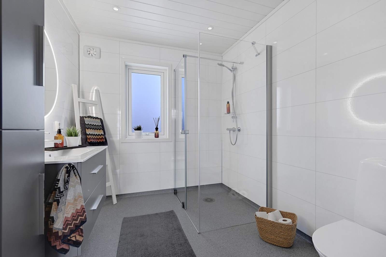 Fra gangen inn til det pene badet Galleribilde