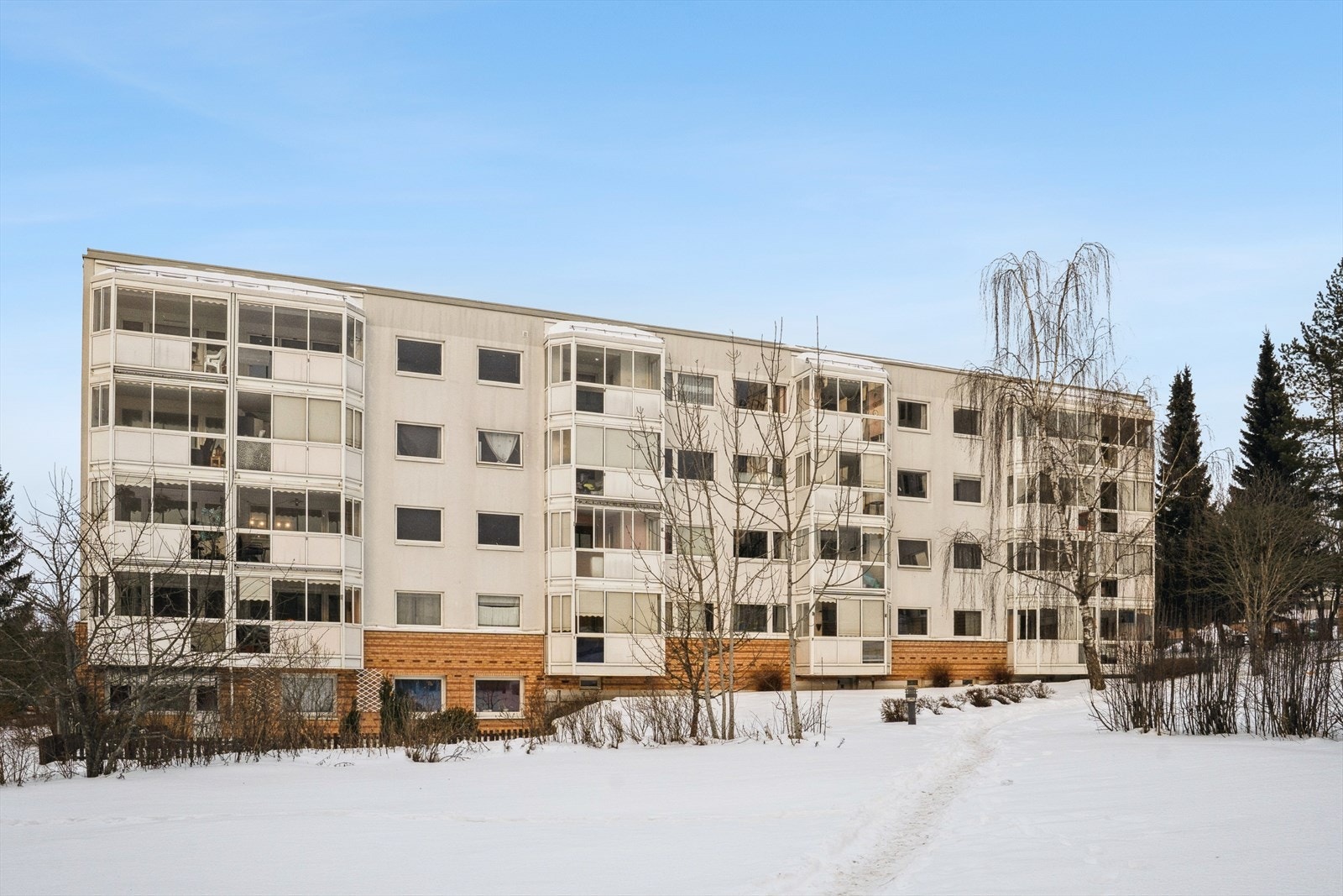 Attraktiv og pen 2-roms m/innglasset balkong 9m² Galleribilde