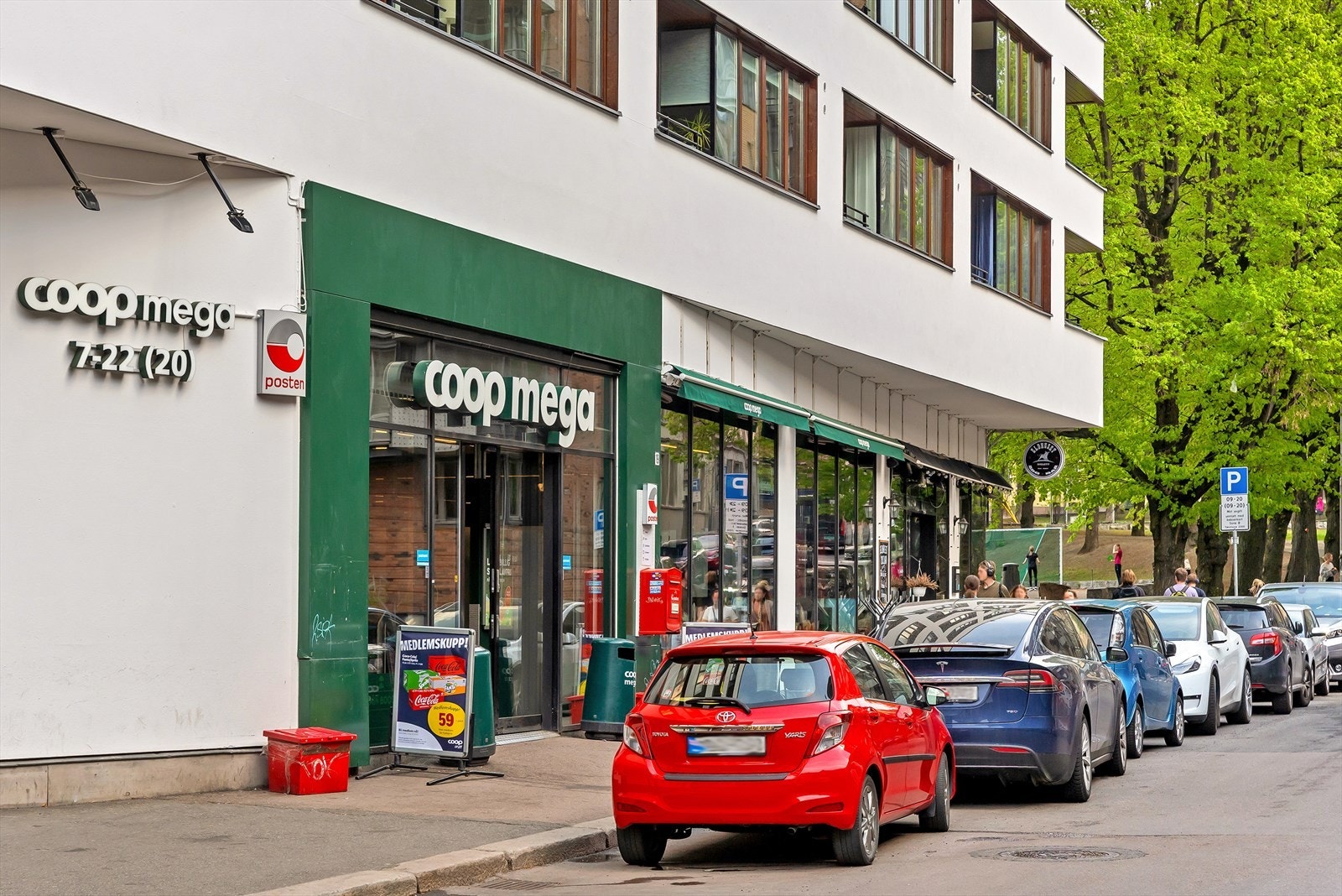 Det er gangavstand til flere dagligvarebutikker, heriblant Coop Mega. Galleribilde