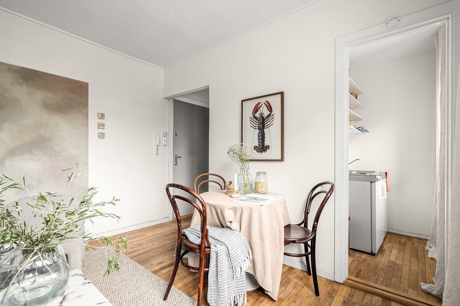 Originalt gulv og ca. 2,56 m. under taket. Galleribilde