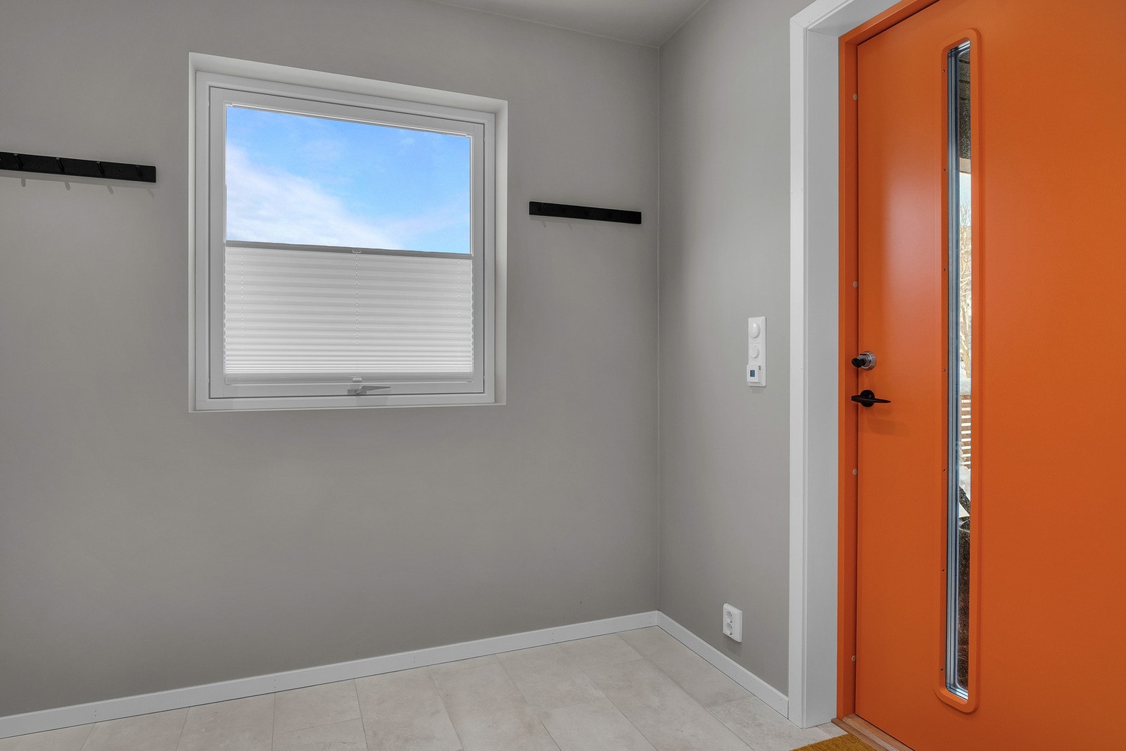 Lyst vindfang, flislagt med varmekabler Galleribilde