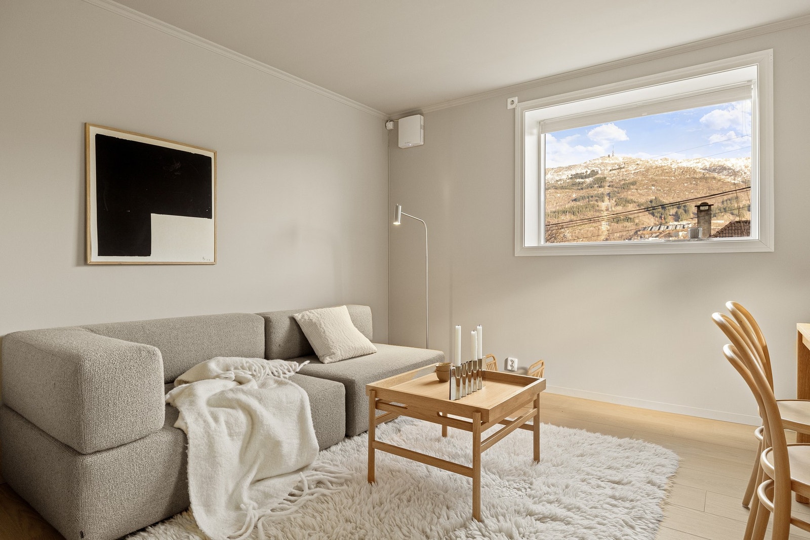 Nydelig utsikt fra stuevindu! Galleribilde