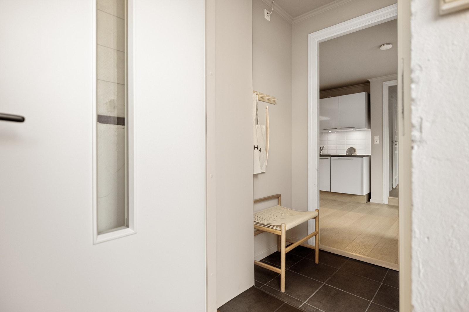 Entréen ble flislagt i 2026. Galleribilde