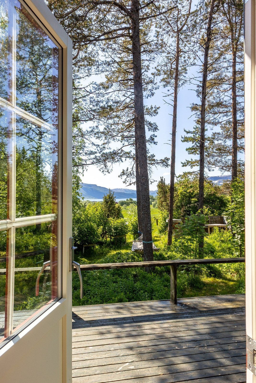 Herfra kan du nyte utsikt mot fjorden. Galleribilde