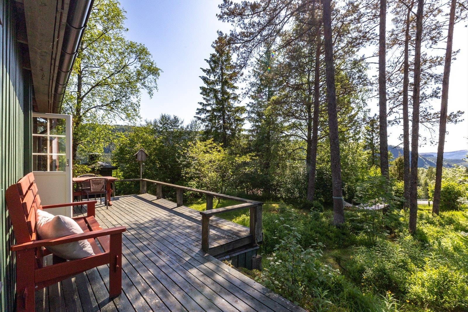 Her kan du nyte godt vær og ta inn den frodige naturen rundt om. Galleribilde