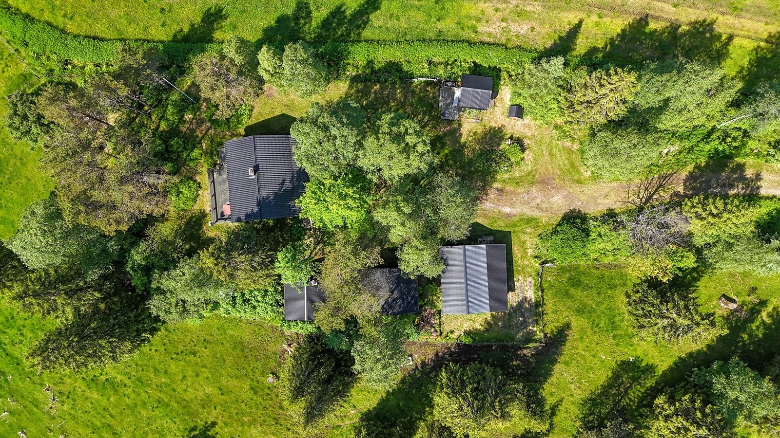 Oversiktsbilde over eiendommen. Galleribilde