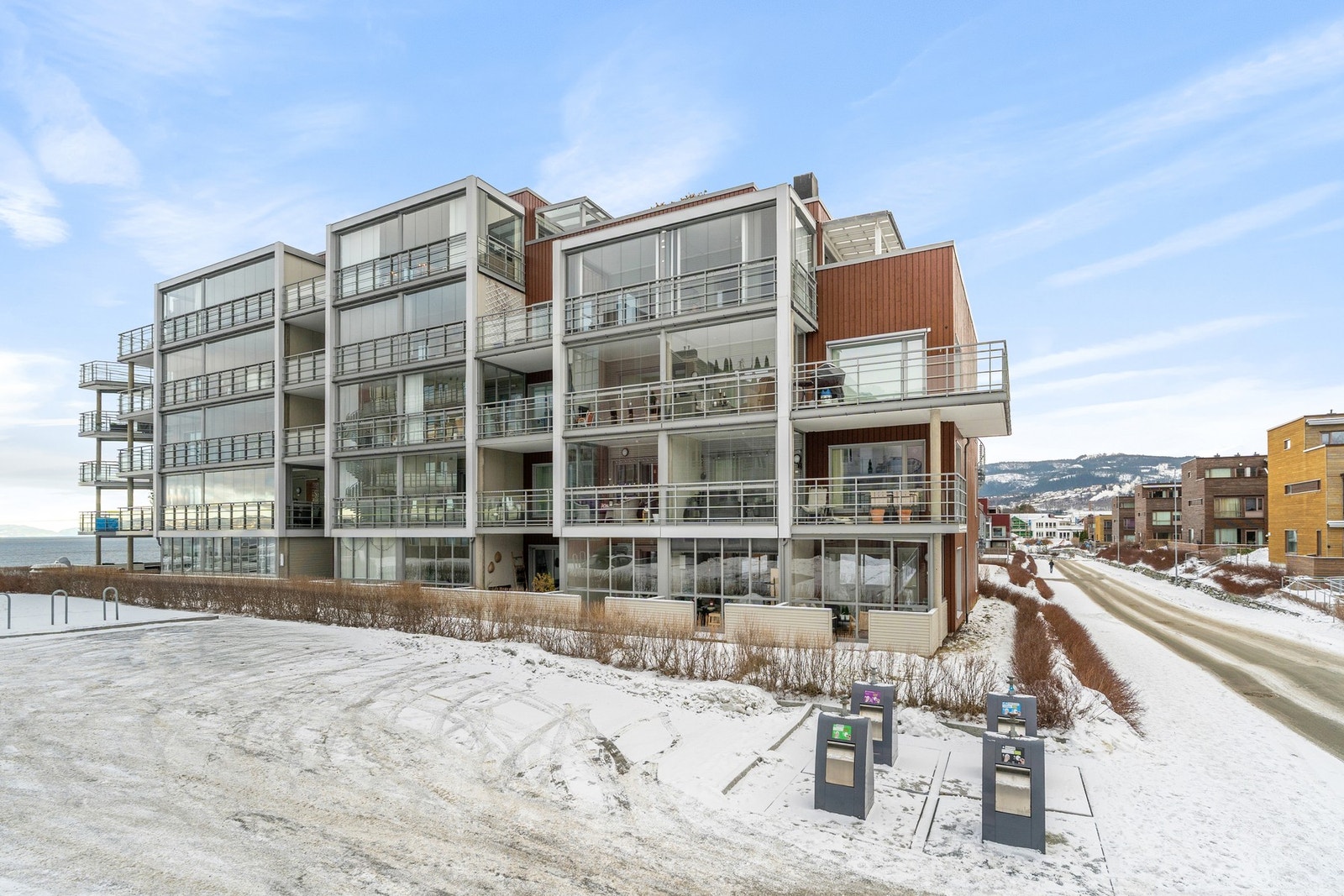 Fra leiligheten er det vei til det man behøver i hverdagen, bussforbindelser og flotte turmuligheter. Galleribilde