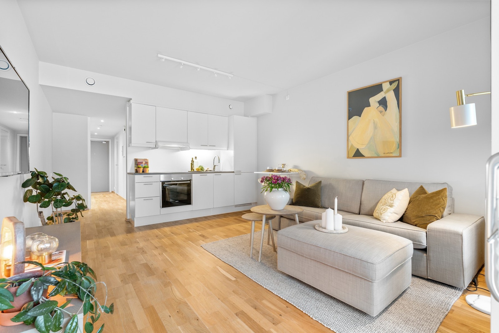 Velkommen til en delikat selveierleilighet i 1. etasje i et bygg fra 2013. Galleribilde