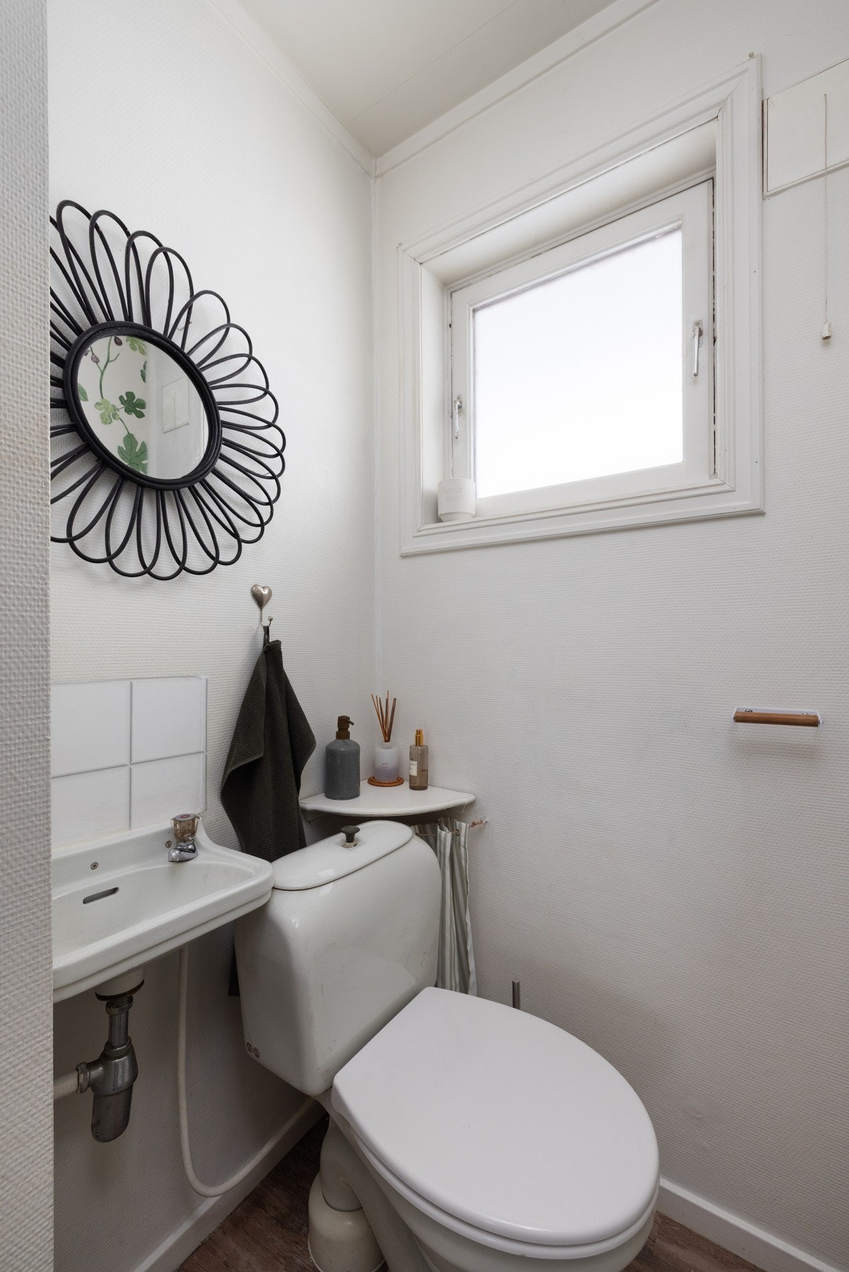 Det kan være praktisk med toalett i eget rom. Galleribilde