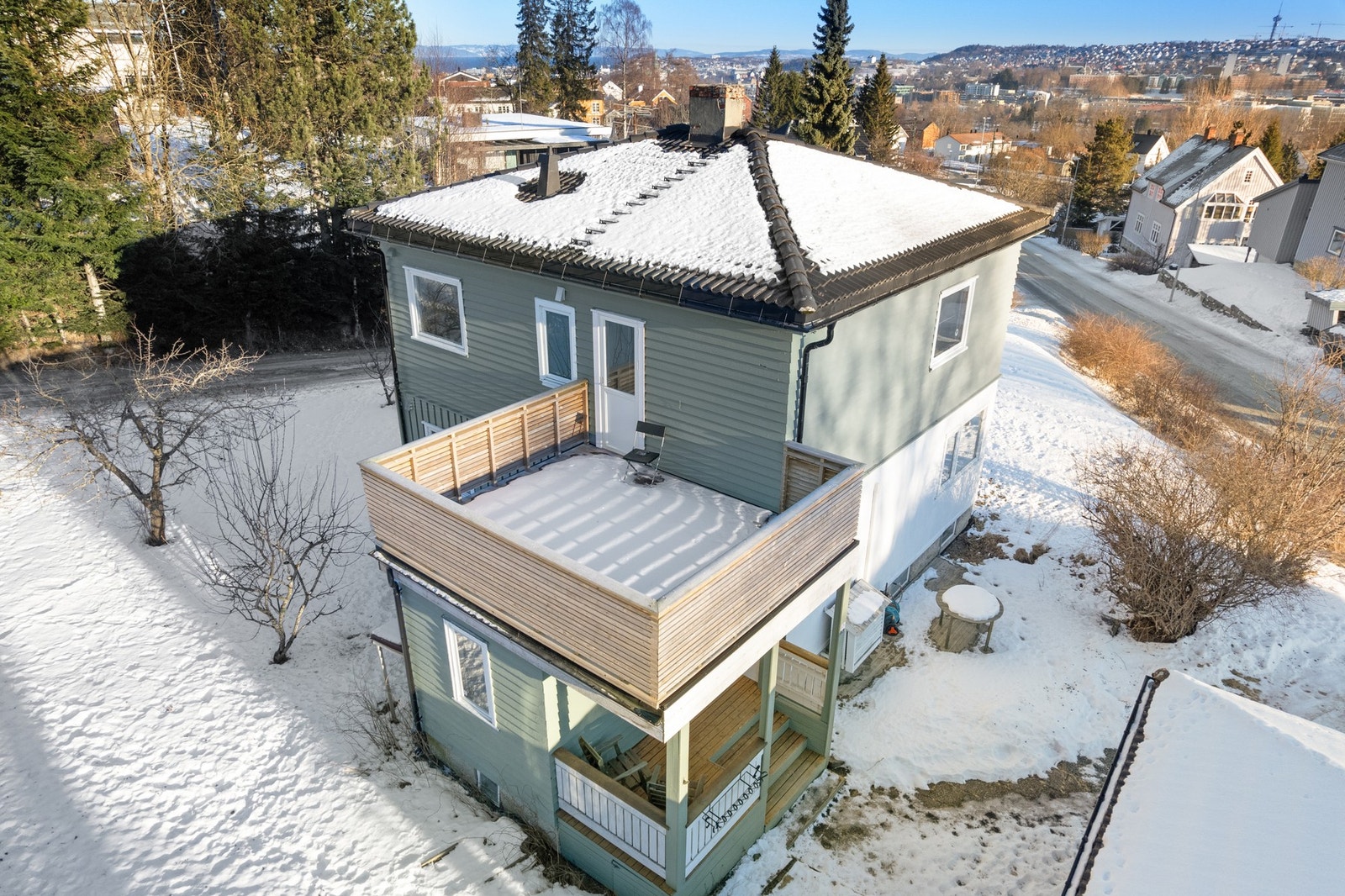 En stor enebolig med ypperlig beliggenhet på Havstein. Galleribilde