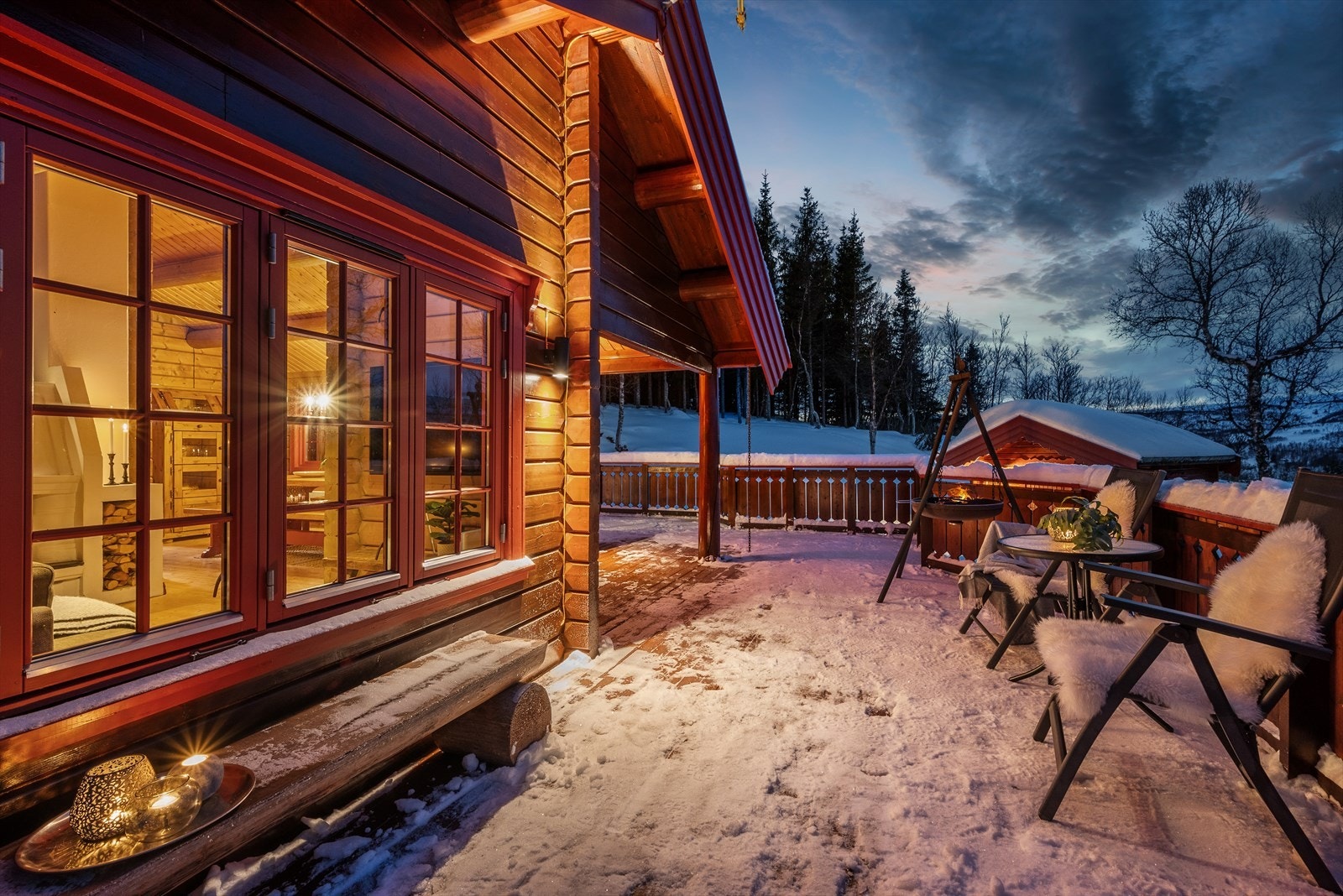 Terrassen kan enkelt innredes i ulike soner for familien. Galleribilde