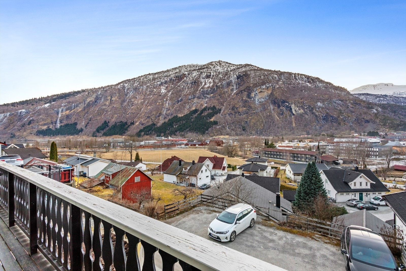 Her har du sol frå føremiddag til ca. kl. 22 om sommaren. Galleribilde