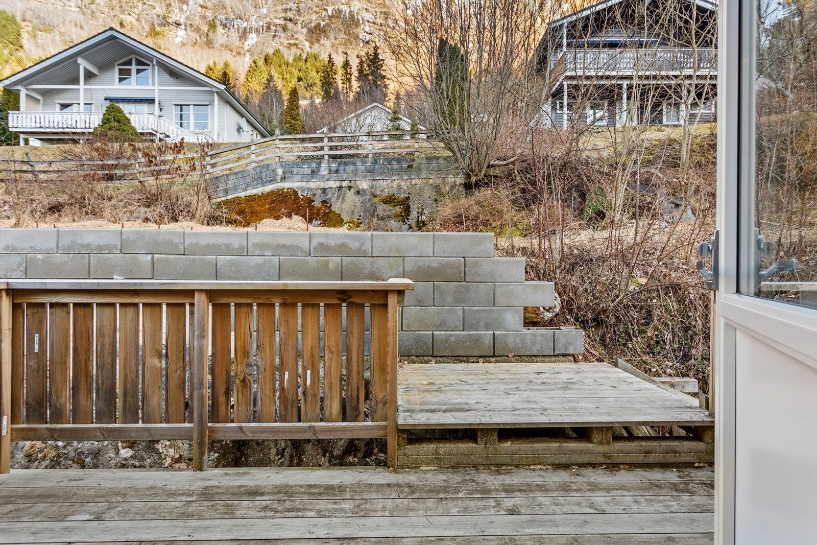 Soverom 3 har også tilkomst ut til uteområde på baksida av bustaden. Galleribilde