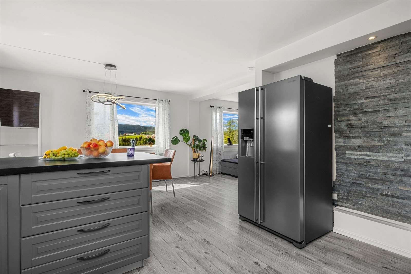 Det er muligheter for at kjøleskapet medfølger handelen. Galleribilde