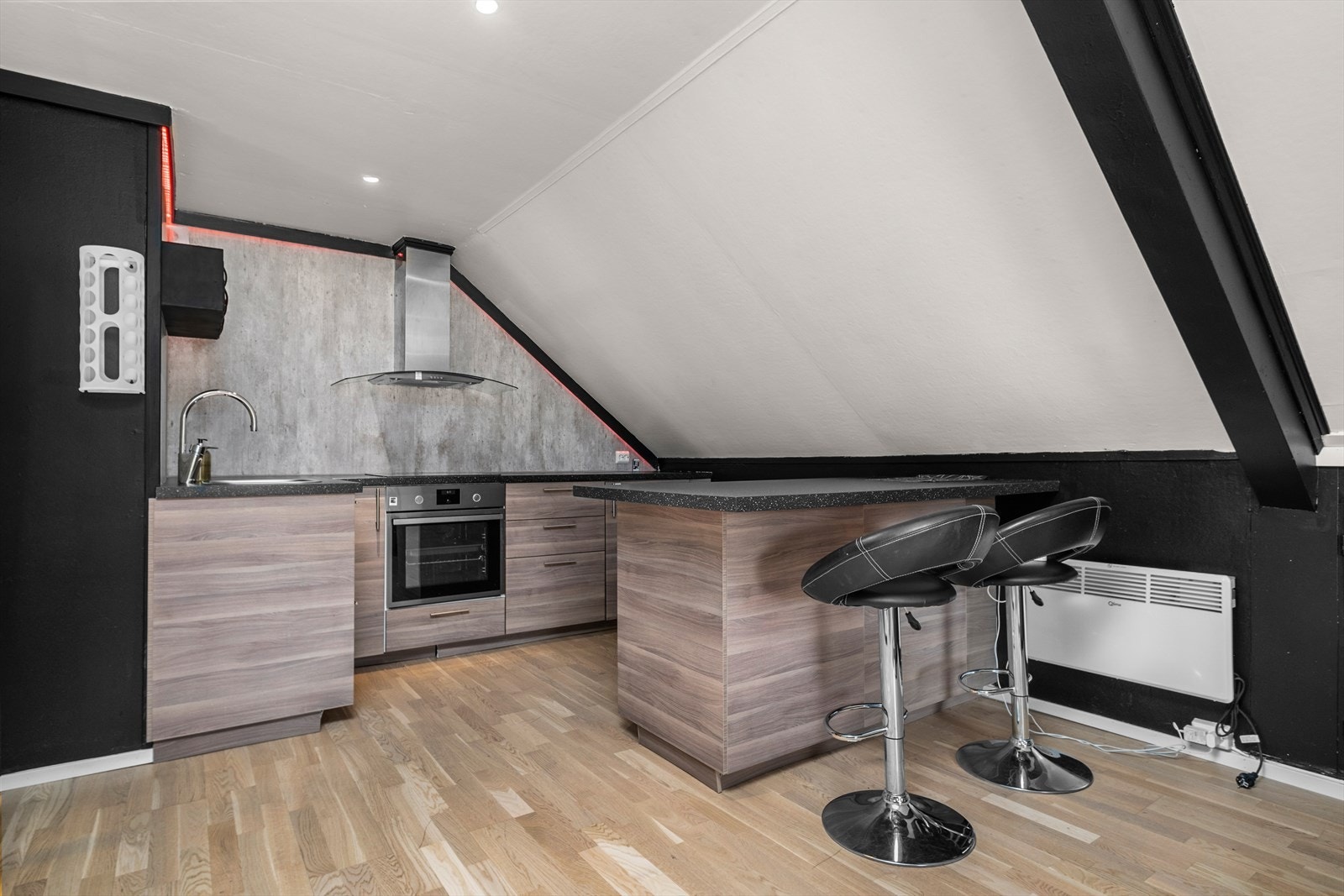 Kjøkkenet holder en moderne standard og er vurdert til TG1 av takstmann. Galleribilde