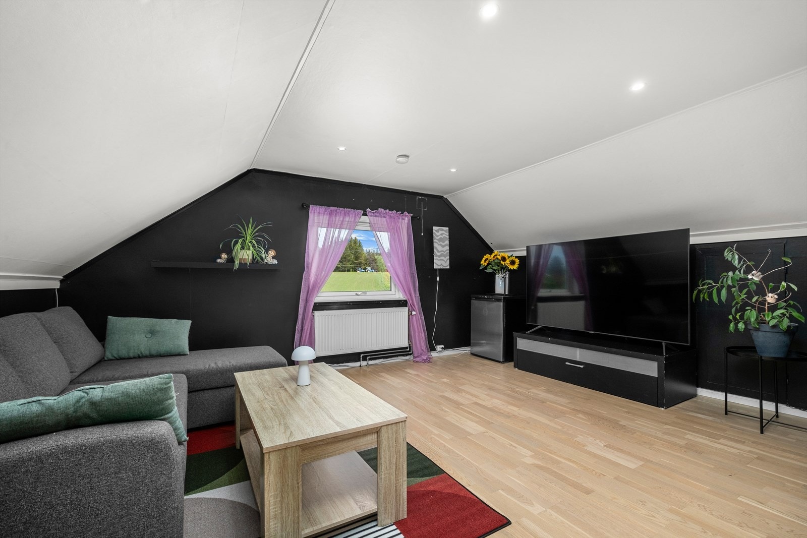 Loftet består av stue, kjøkken, soverom og gang. Det ble innredet i 2019 iht. tidligere eier. Galleribilde