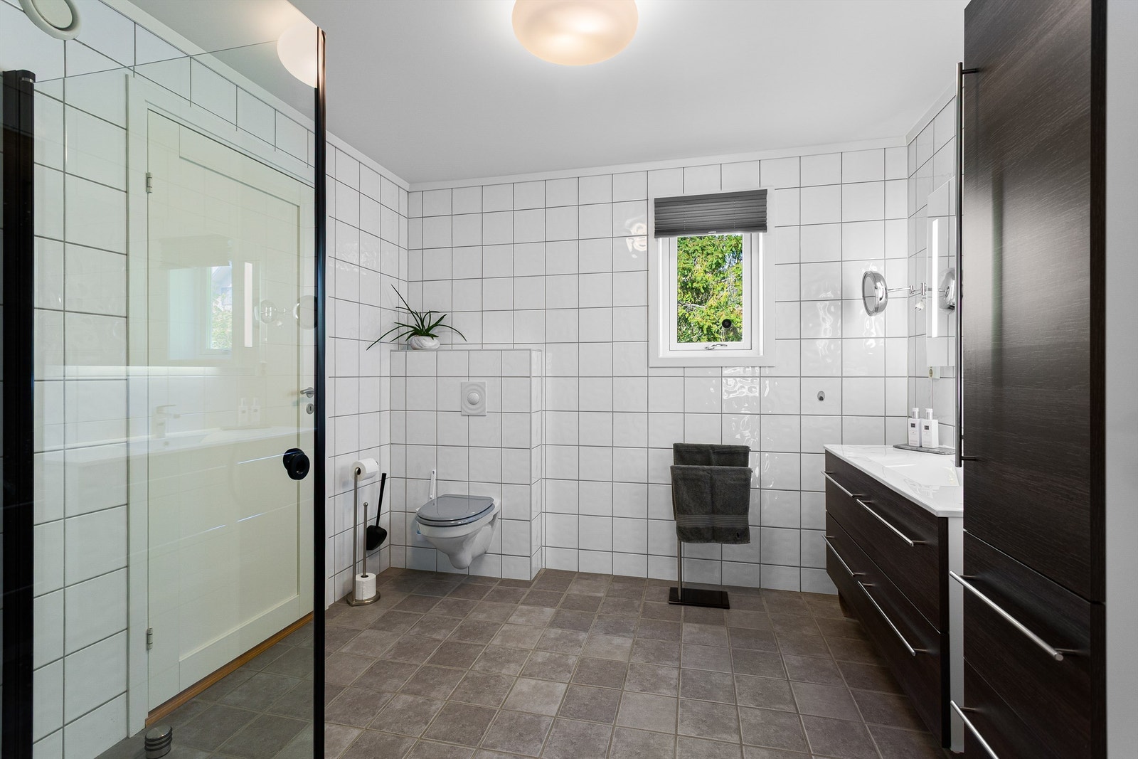 Flislagt bad med gulvvarme Galleribilde