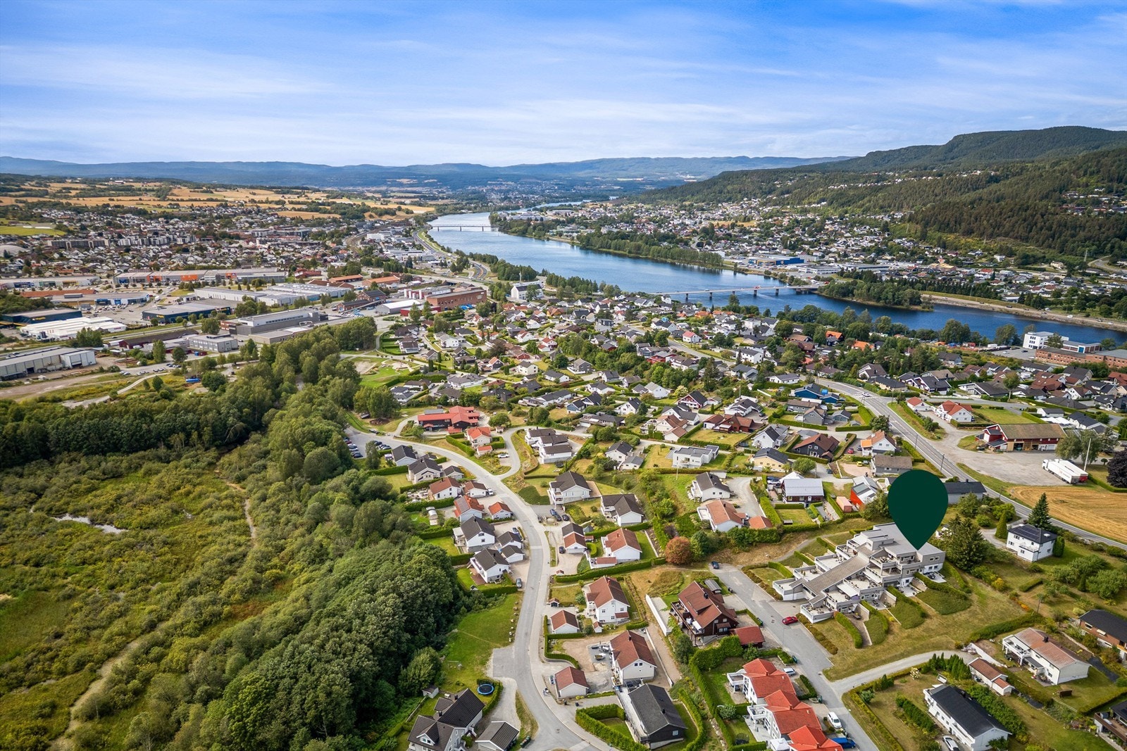 Marka ligger kun en kort kjøretur unna med nydelige turmuligheter hele året Galleribilde