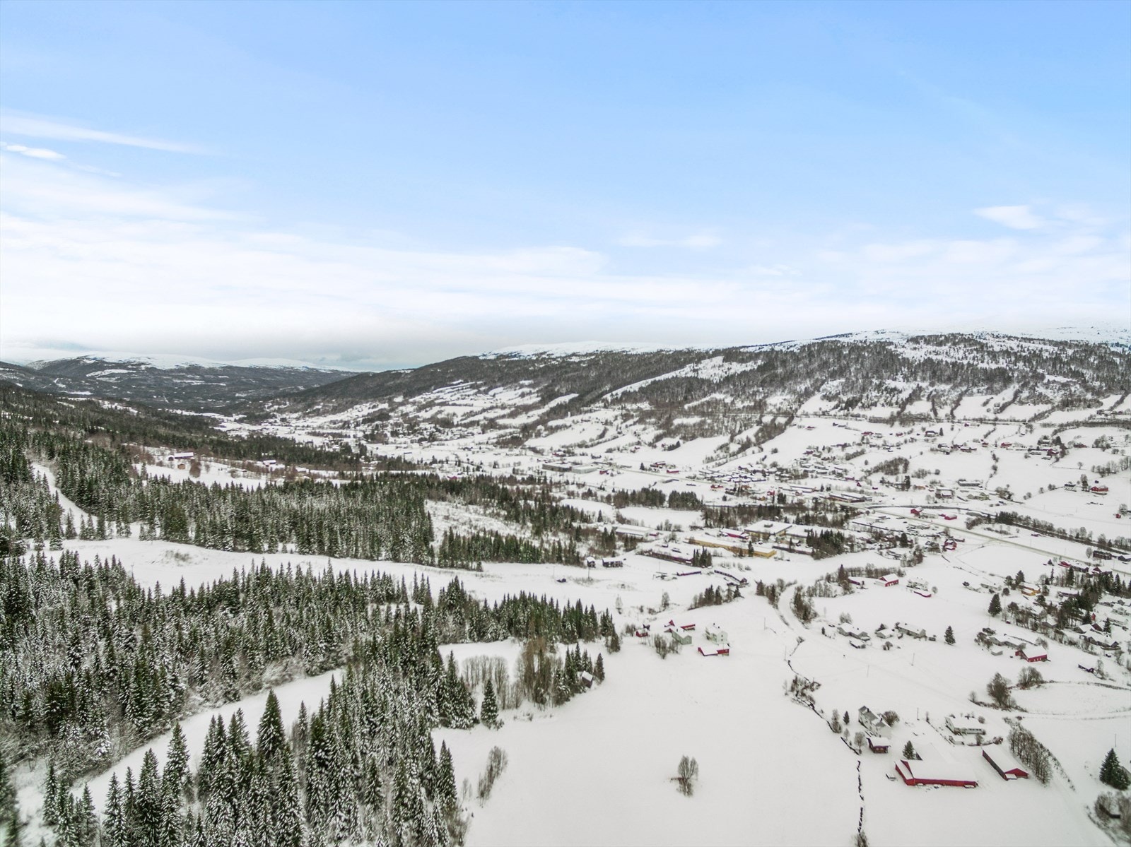 Skiløypene går gjennom feltet, og har terreng som passer både for nybegynnere og den trente skiløperen Galleribilde