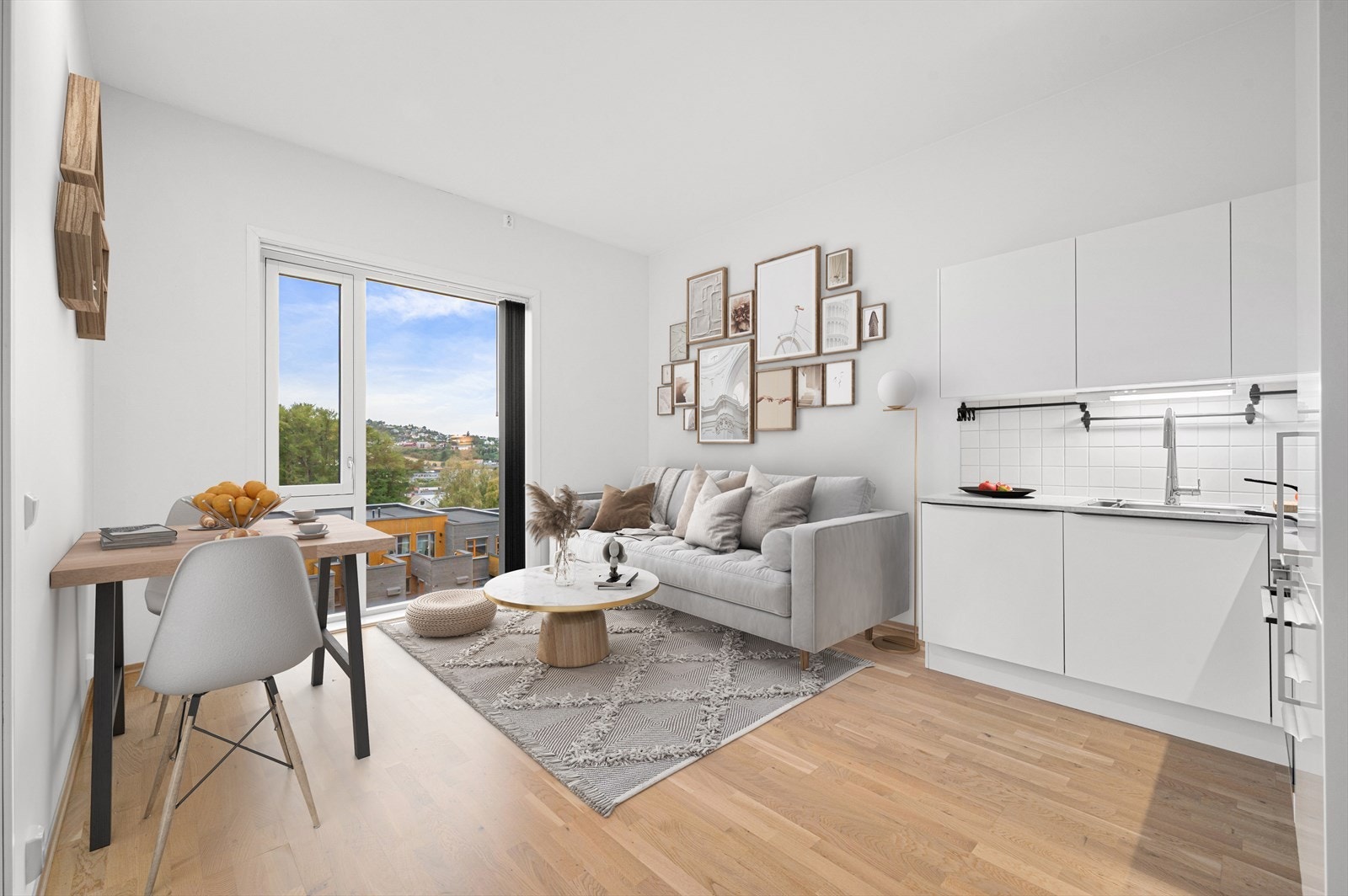 Åpen kjøkkenløsning mot stua som gjør leiligheten arealeffektiv. Bildet er digitalt møblert. Galleribilde