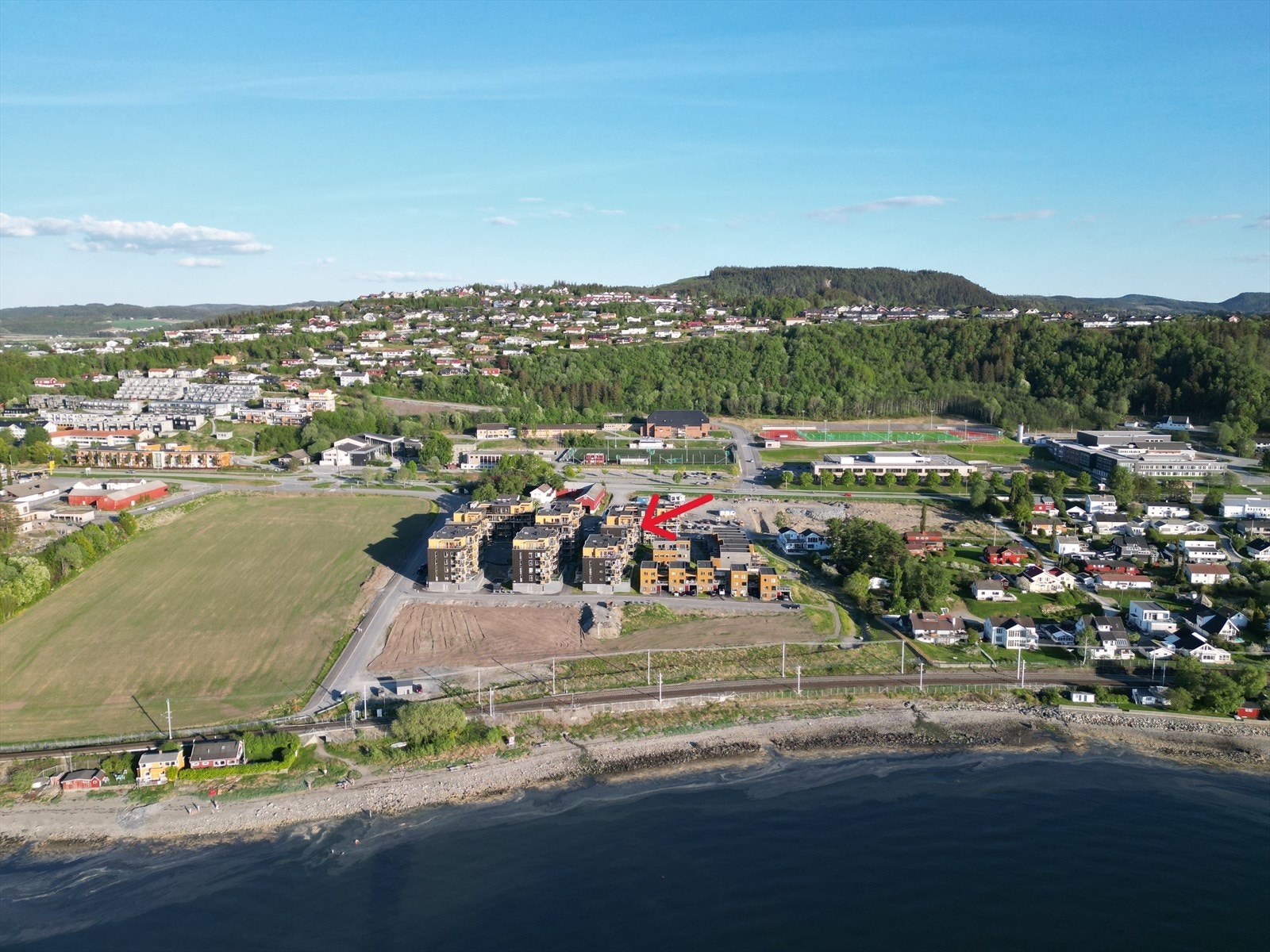 Vikhammerstrand er et attraktivt område der du bor rolig til i nærhet til sjøen, samtidig som du bor i nærheten til "alt" du trenger i hverdagen. Galleribilde