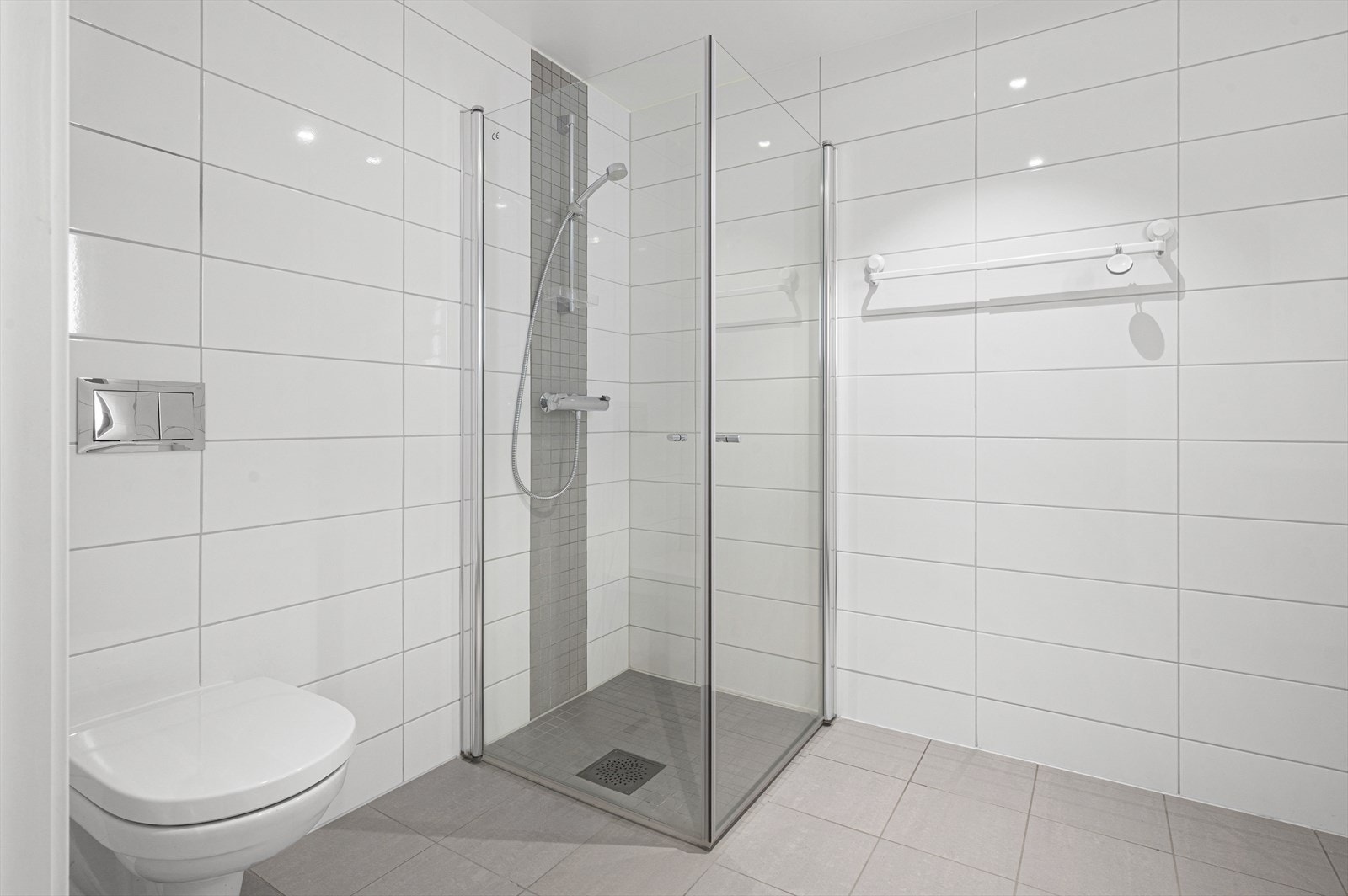 Badet har varme i gulv Galleribilde