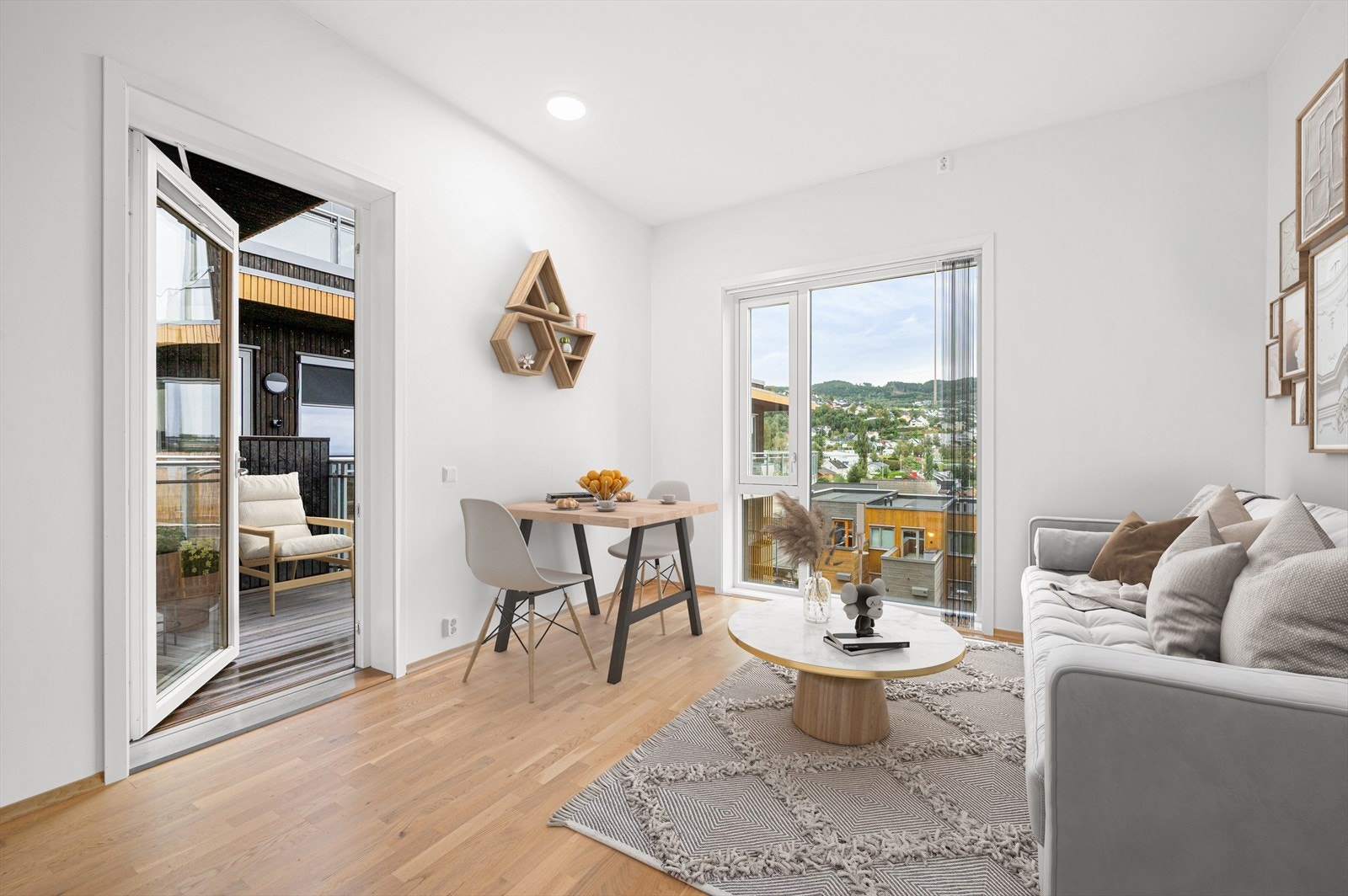 Meget flott leilighet med rikelig av lysinnslipp og en behagelig atmosfære. Galleribilde