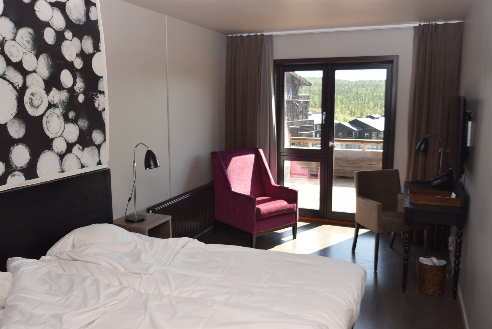 Soverom III fungerer også som separat hotellrom med egen inngang, badwc, tv og utgang til terrassen(bilde fra lik naboleilighet) Galleribilde