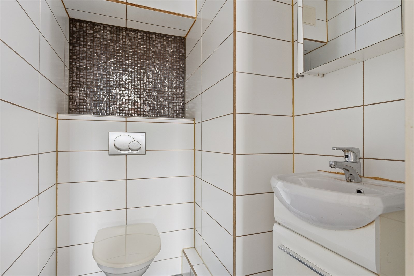 Separat toalettrom plassert i entre - 2,0 m². Galleribilde