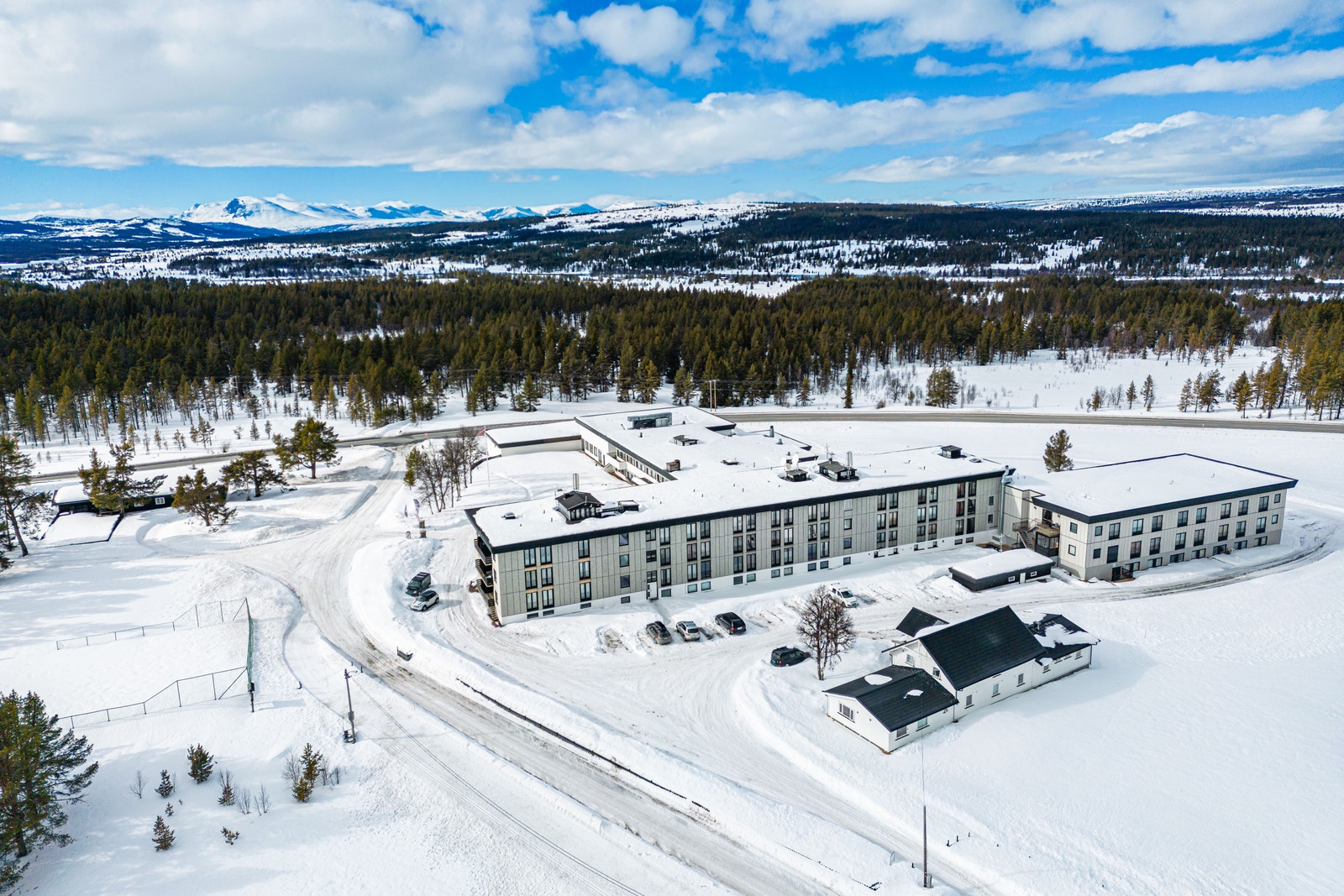 Sanderstølen hotell like ved tomtene. Galleribilde