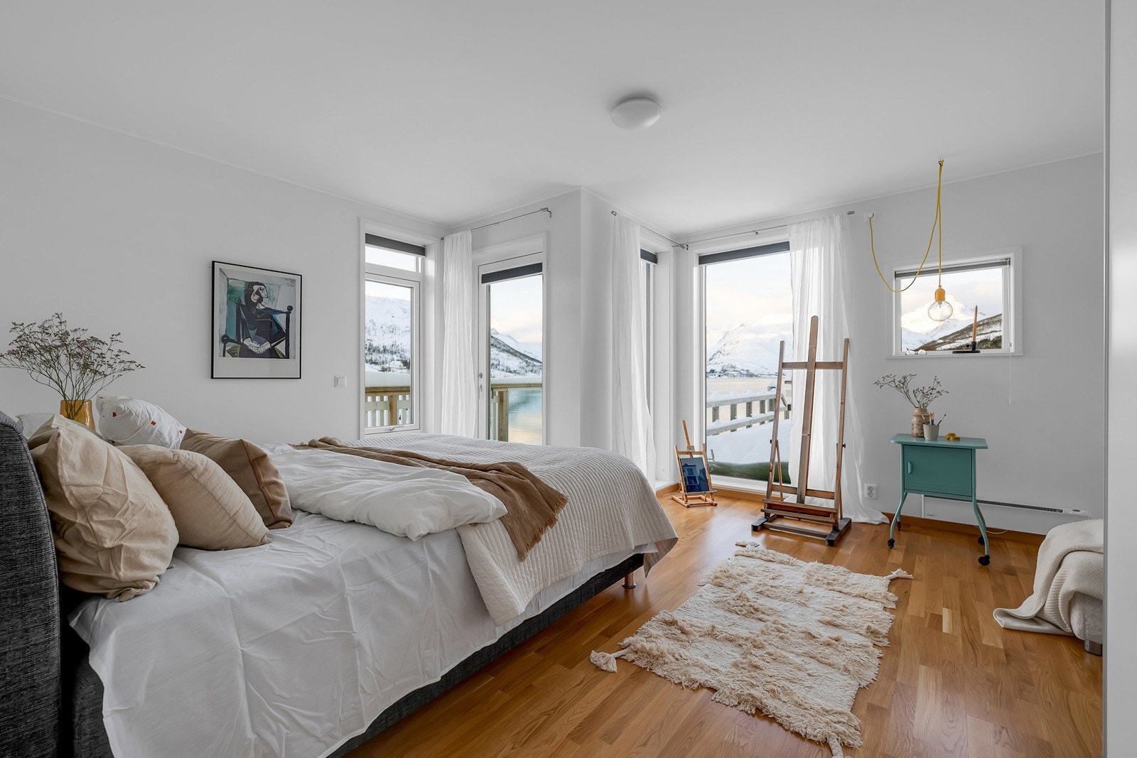 Sengen er plassert slik at du kan nyte utsikten når du våkner Galleribilde