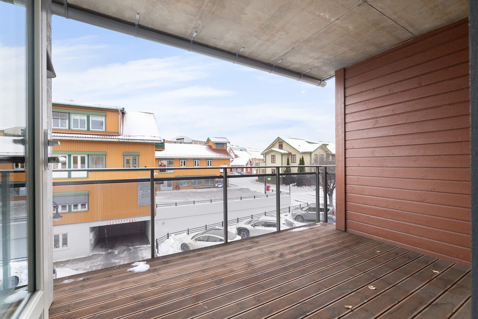 På altanen er det god plass til utemøblement. Galleribilde