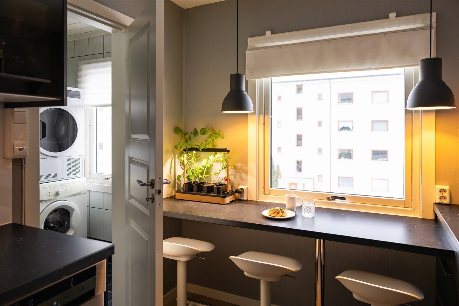 Det er etablert både komfyrvakt over stekesonen og lekkasjevakt under skrog med vanninstallasjoner. Galleribilde