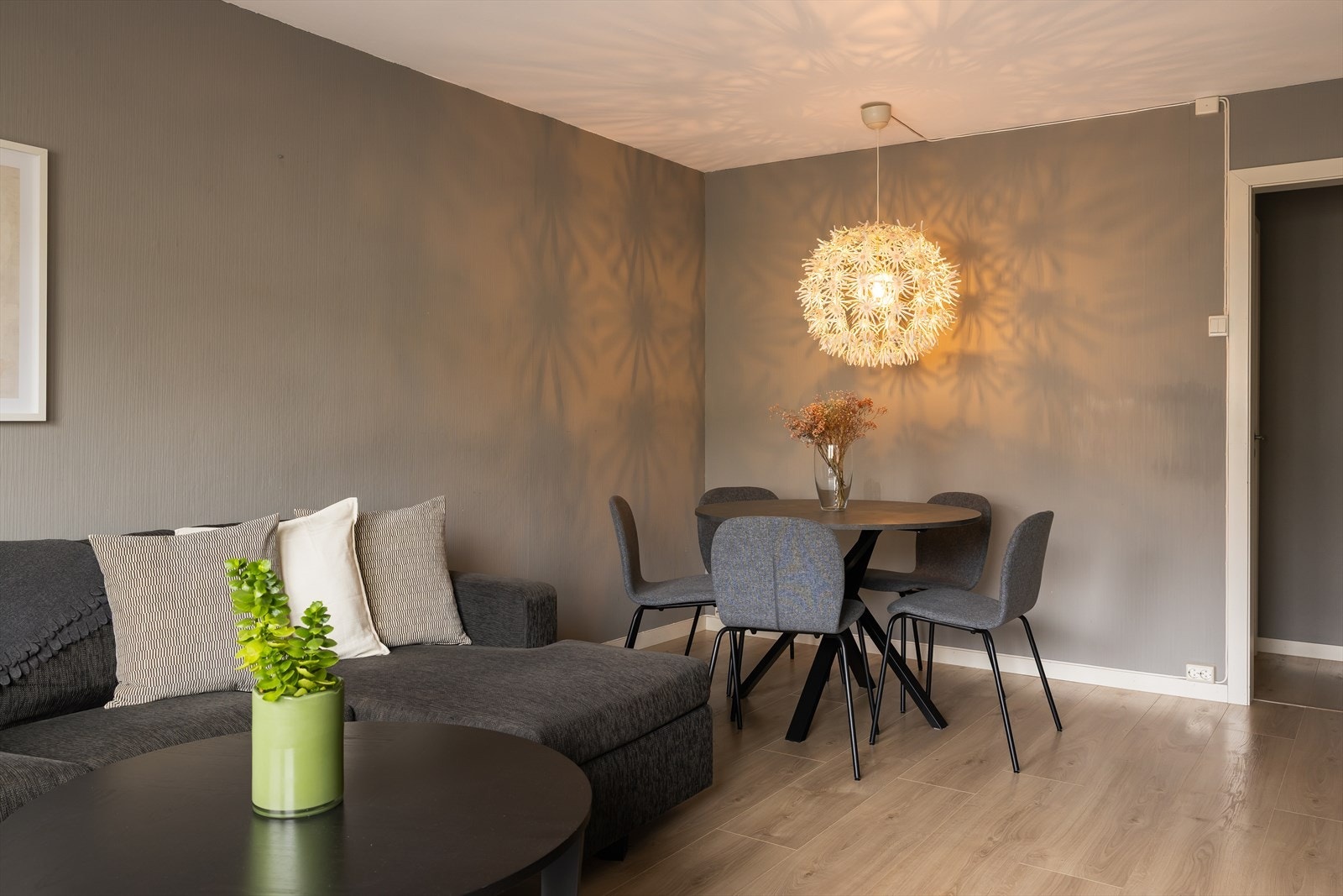 Leiligheten har en sentral og attraktiv beliggenhet med nærhet til blant annet NTNU Gløshaugen, Helgasetr, St. Olavs hospital og NTNU Handelshøyskolen. Galleribilde