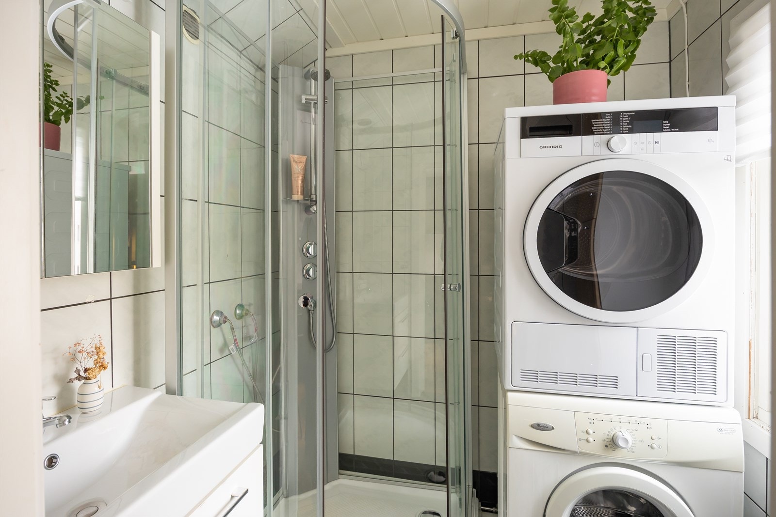 Flislagt bad på 2,7 m², oppgradert i 2008. Galleribilde