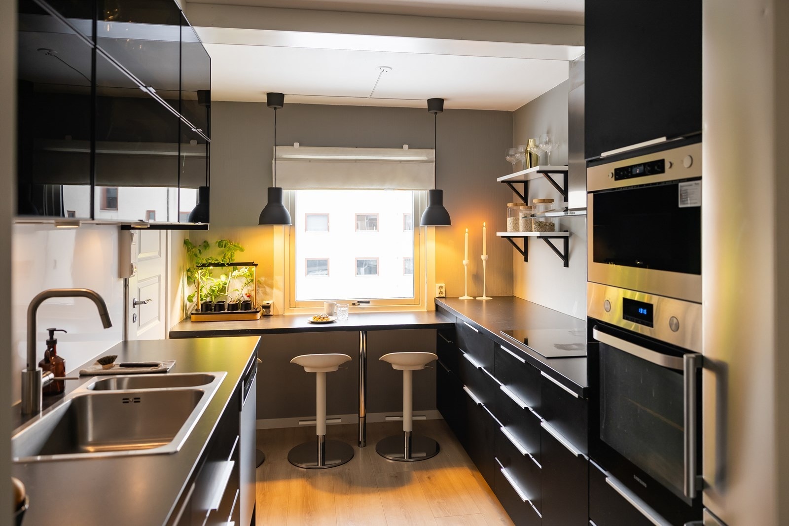 Stilrent kjøkken på 8,5 m² med tilstandsgrad 1 fra takstmann. Galleribilde