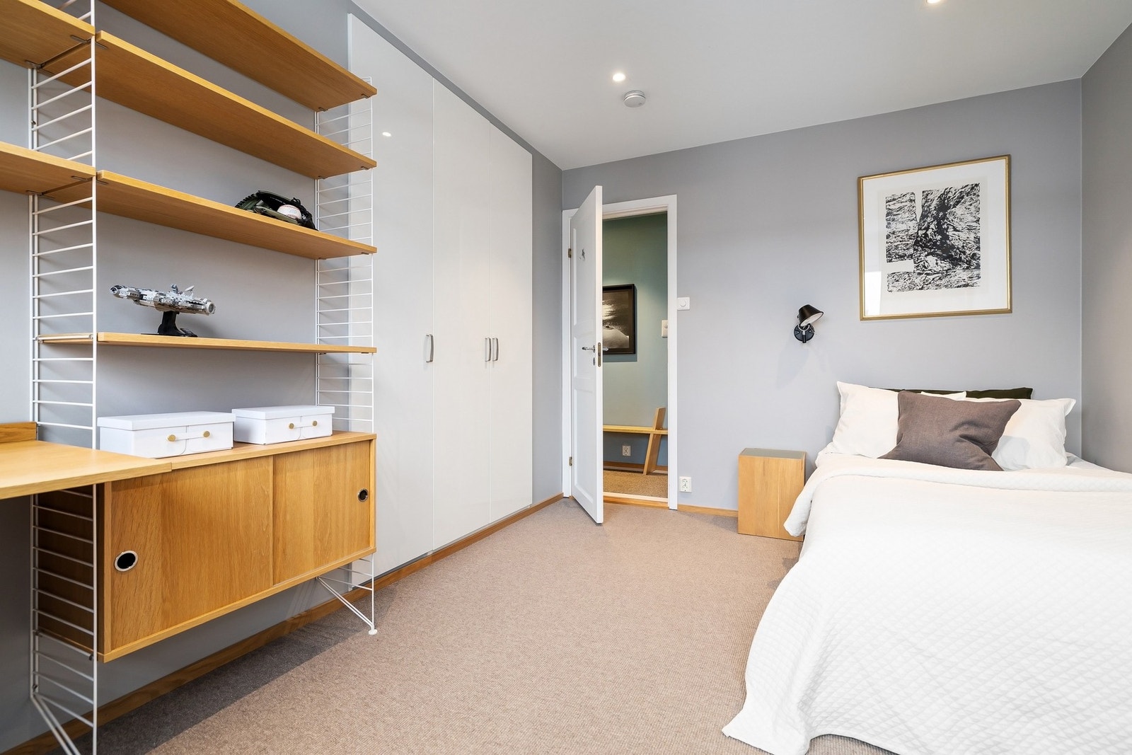 Stor garderobe på soverom 3. Galleribilde