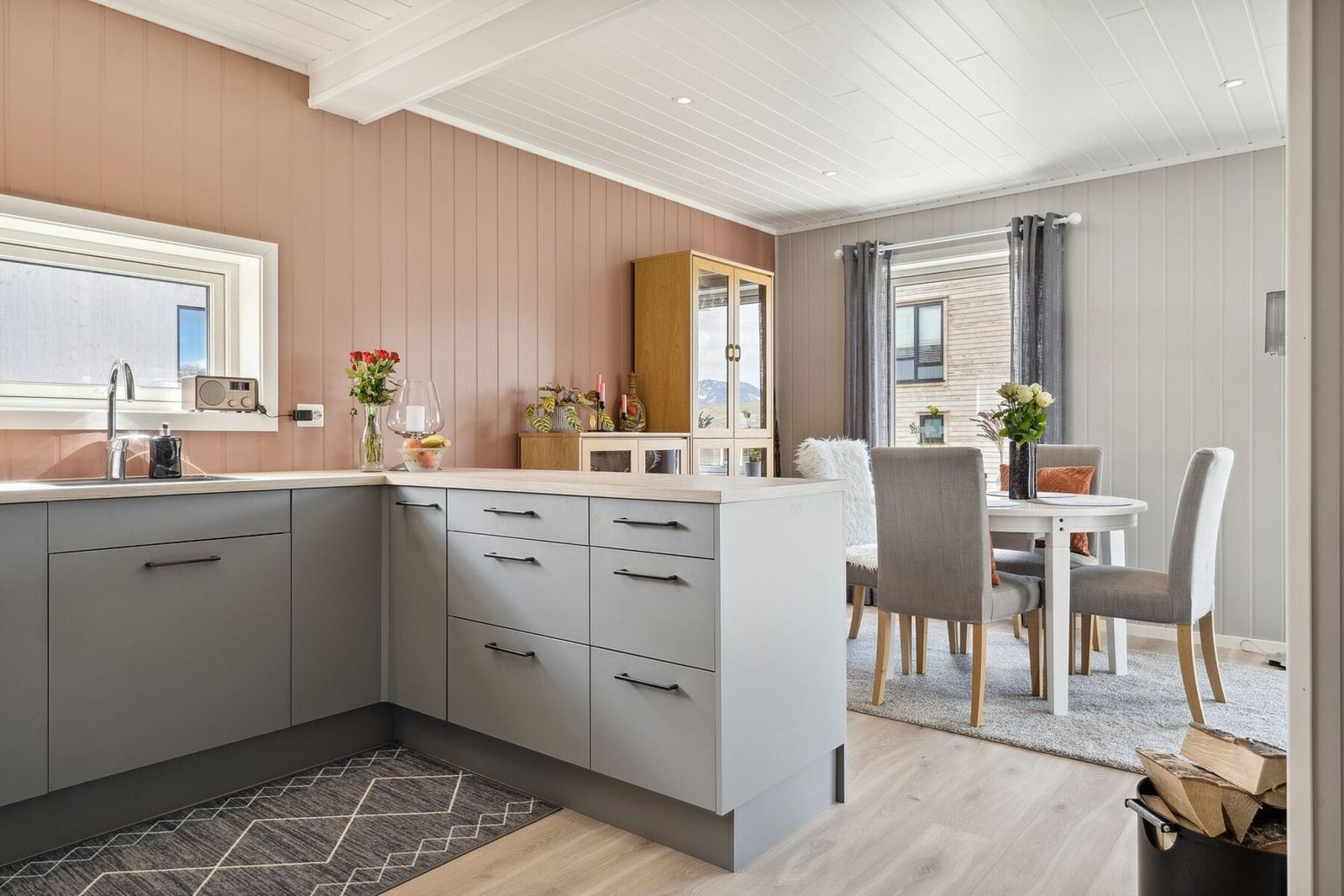 Downlights i tak over spisestuen. Galleribilde