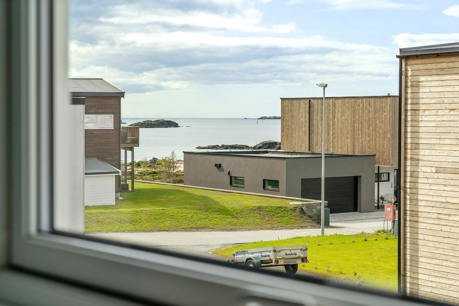 Utsikt over Buksnesfjorden. Galleribilde