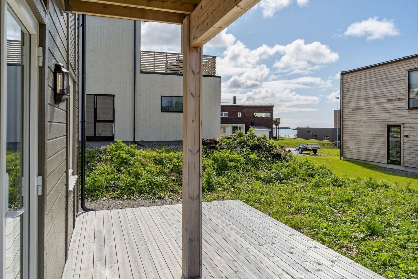 Terrasse i første etasje. Her kan du nyte fine sommerdager. Galleribilde