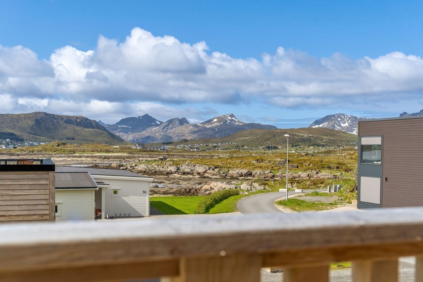 Nydelig utsikt mot Lofotfjellene. Galleribilde