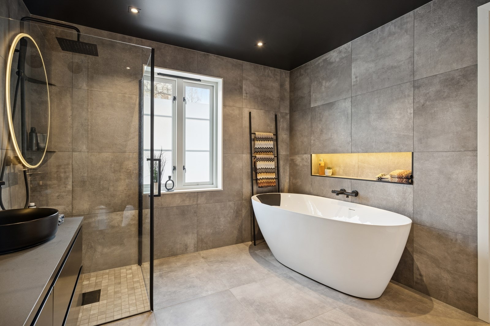 Et innbydende rom som kombinerer eleganse, komfort og velvære. Galleribilde