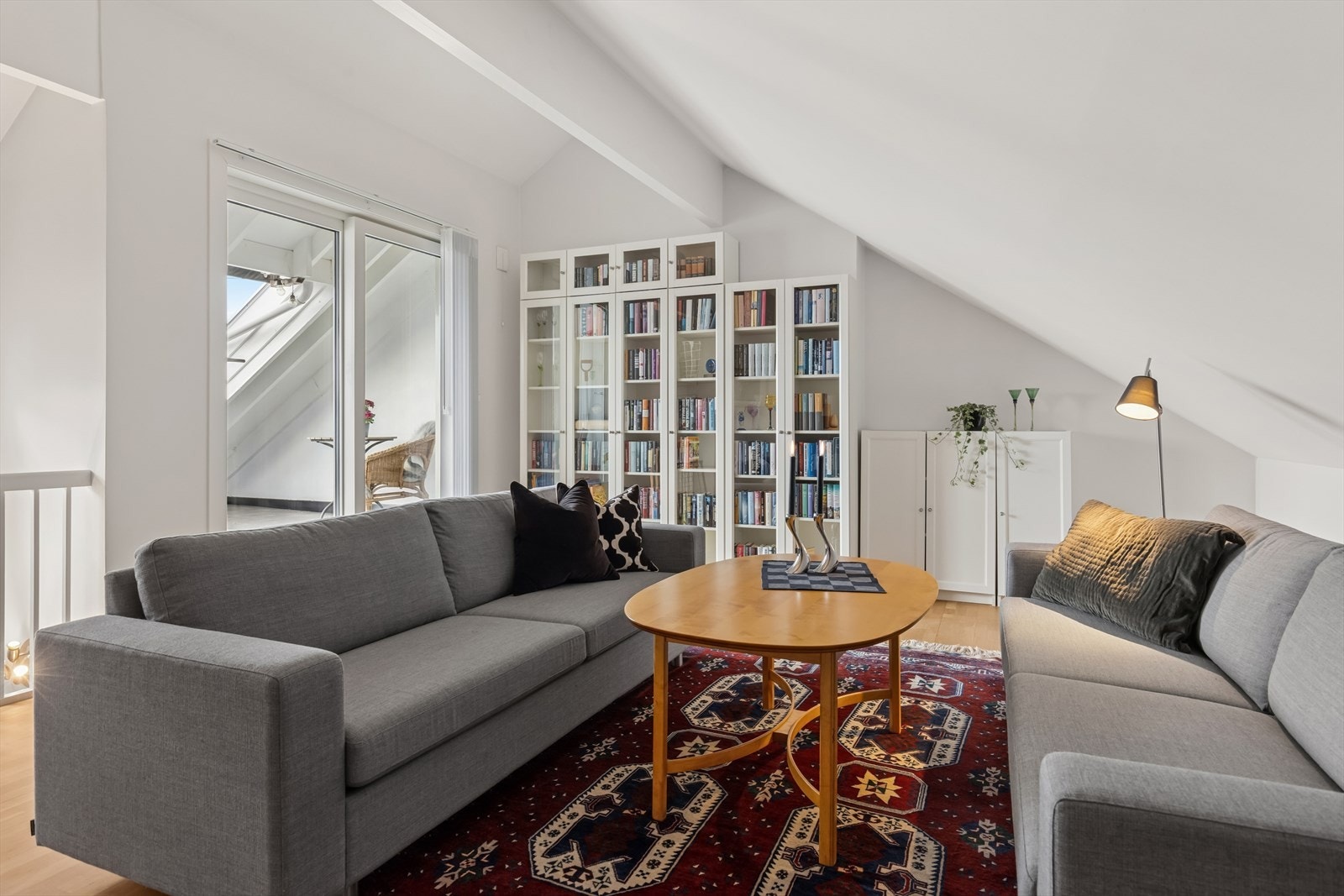 Loftstuen er et fleksibelt rom som kan innredes som TV-stue, kontor eller gjesterom. Galleribilde