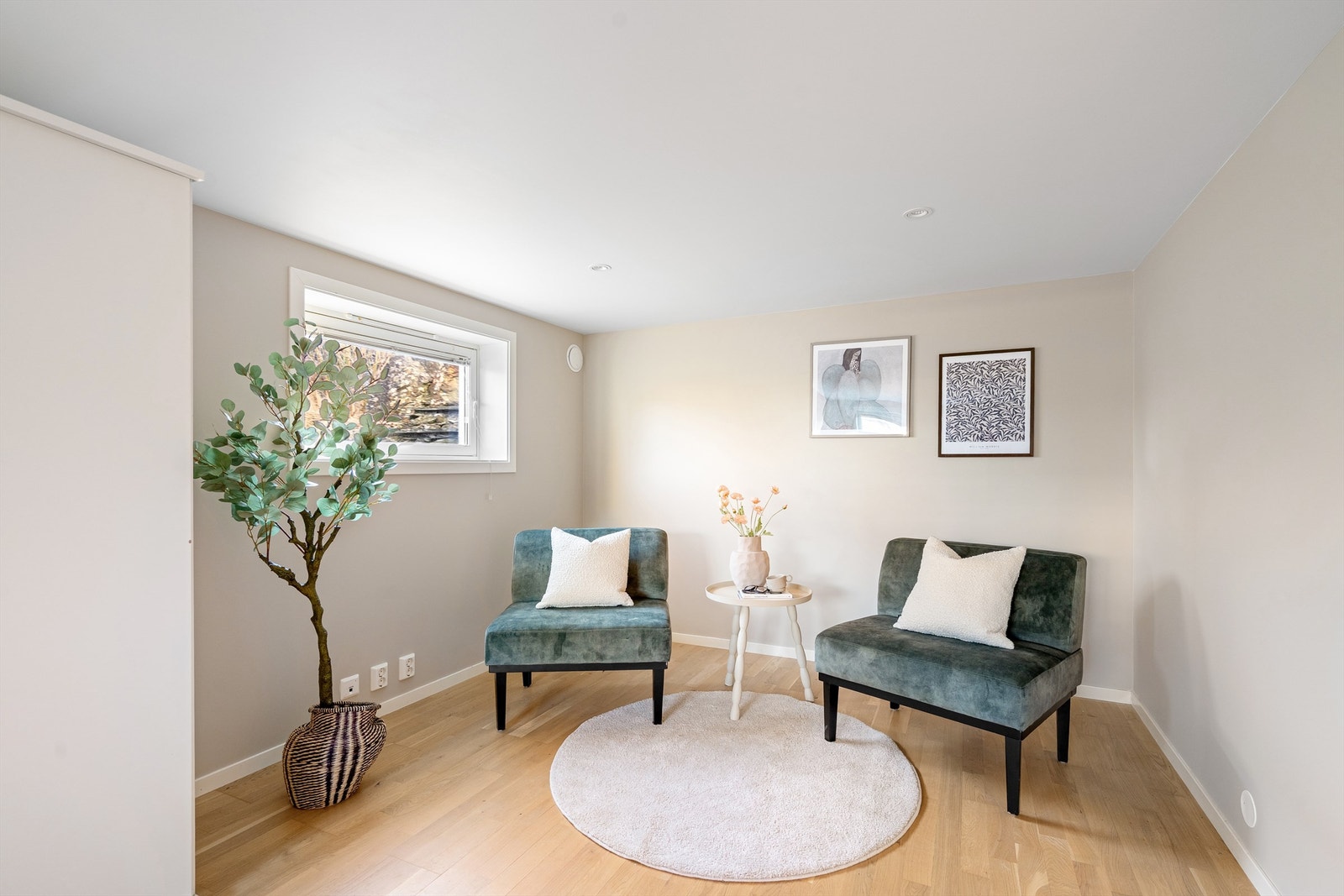 Kjellerstue/soverom - Tilrettelagt for at rommet kan deles i to med tanke på varmekabler og belysning. Galleribilde